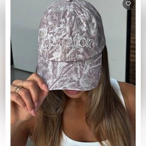 White fox recharging cap in light camo